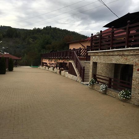 Pridvorul Haiducilor Slanic-Moldova Bagian luar foto
