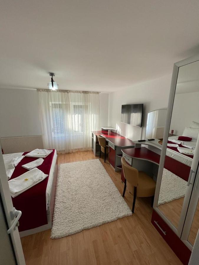 Pridvorul Haiducilor Slanic-Moldova Bagian luar foto
