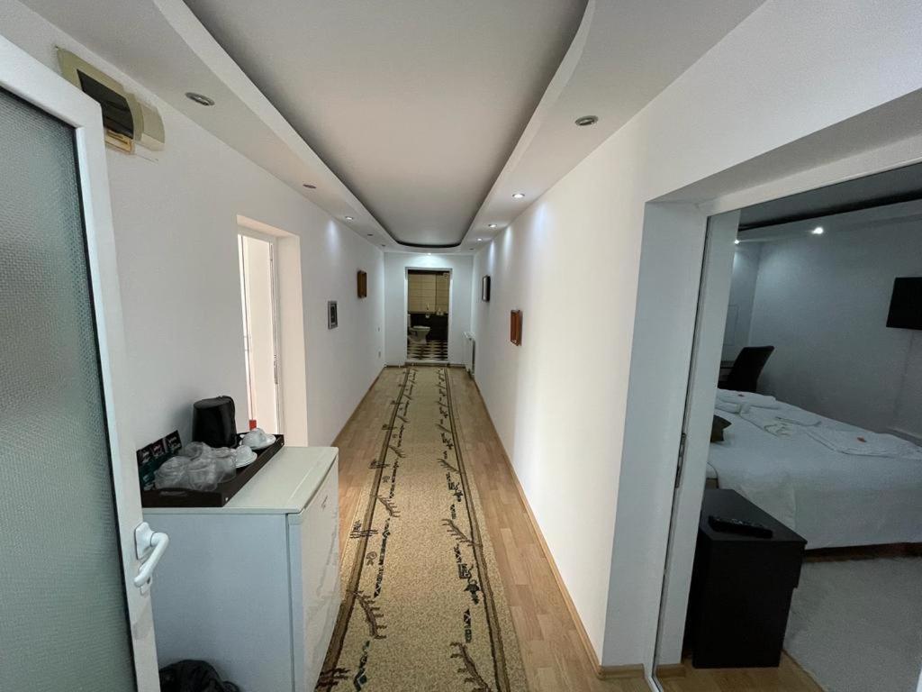 Pridvorul Haiducilor Slanic-Moldova Bagian luar foto