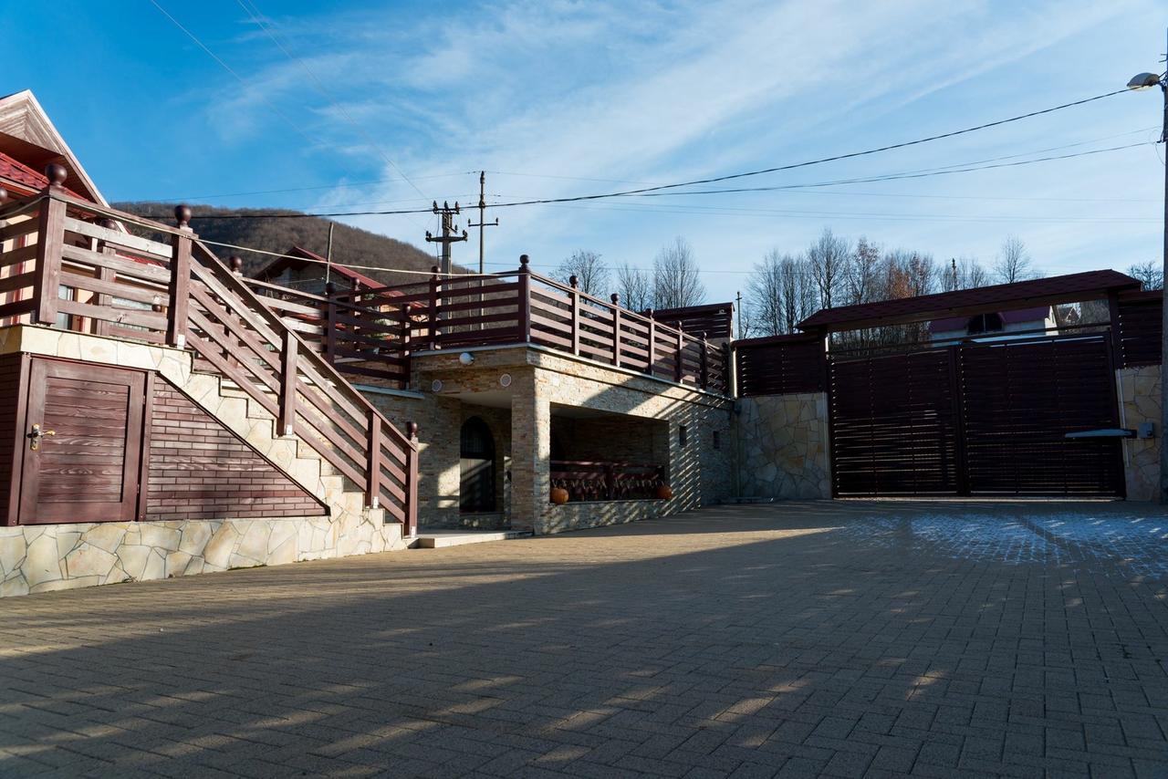 Pridvorul Haiducilor Slanic-Moldova Bagian luar foto